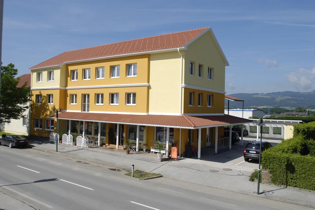 Hotel Treffpunkt Sankt Stefan im Gailtal Exterior photo